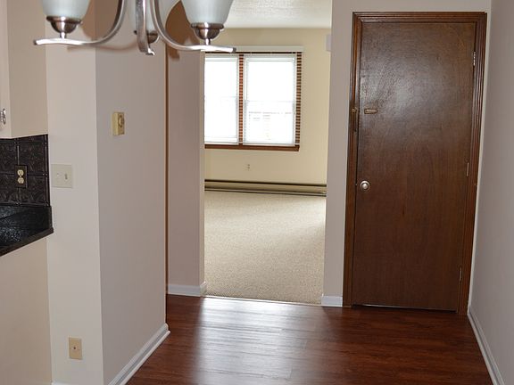 5th image of 260 Burlington Ave APT 7