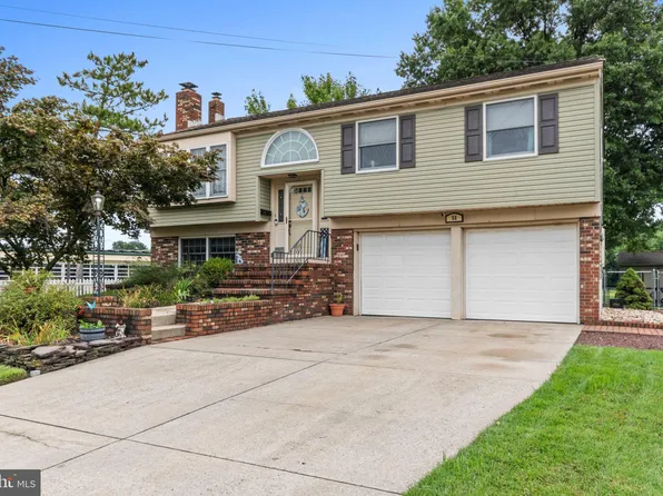 56 Caldwell Ave, Marlton, NJ 08053