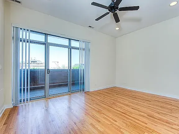 2417 W Erie St #201 — Photo 5