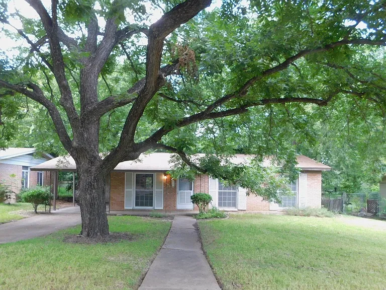 1400 Berkshire Dr — Photo 2