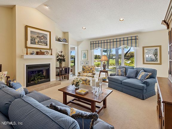 3rd image of 2213 BOXWOOD Lane #2213
