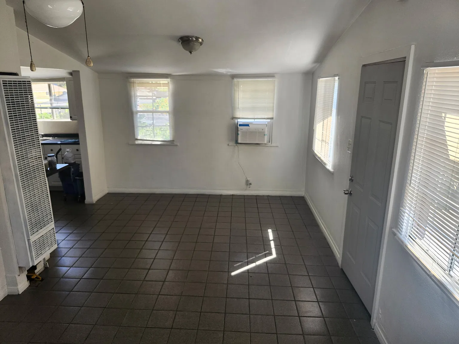 1 bed, 695 sqft, $2,150 — Photo 4
