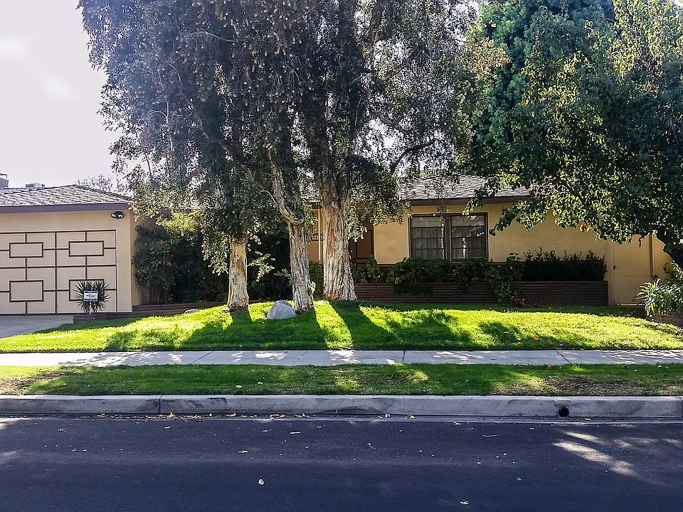 Curb appeal in front