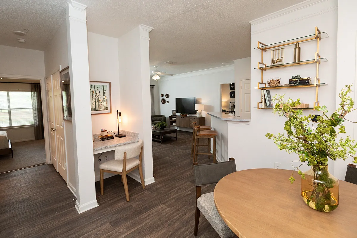 Building Photo - Lakeside Villas