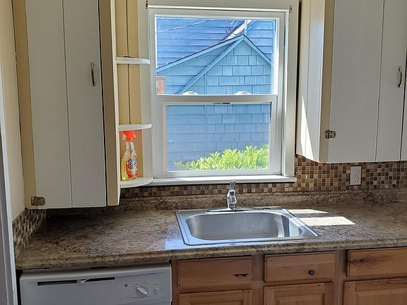5th image of 820 S 72nd St