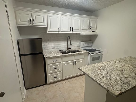 3rd image of 10945 Cherry Hill Ave #1