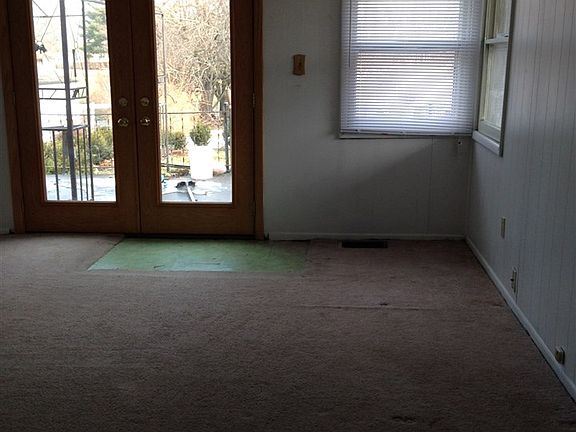3rd image of 327 Mill St