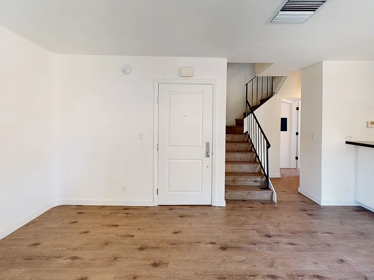 212 S Arnaz Dr — Photo 10