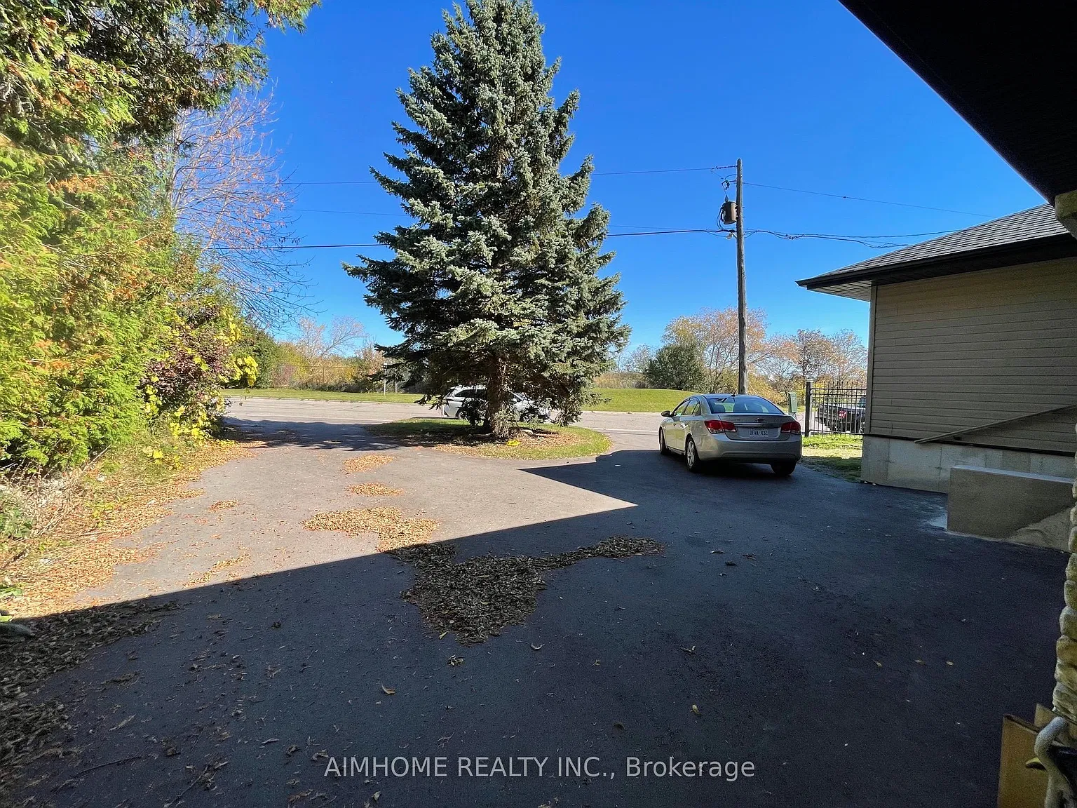3 bed, $1,900 — Photo 2