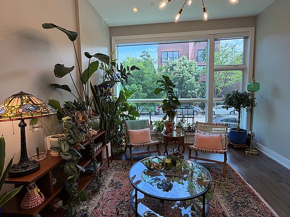 5th image of 1644 W Erie St #1