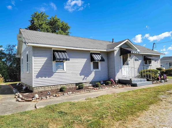 335 S 1st St SE, Clay City, IL 62824