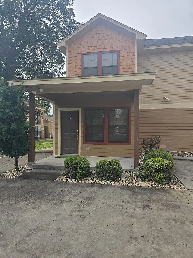 Bandera Ranch - Now Leasing 5 Bedroom / 5.5 Bath — Photo 4