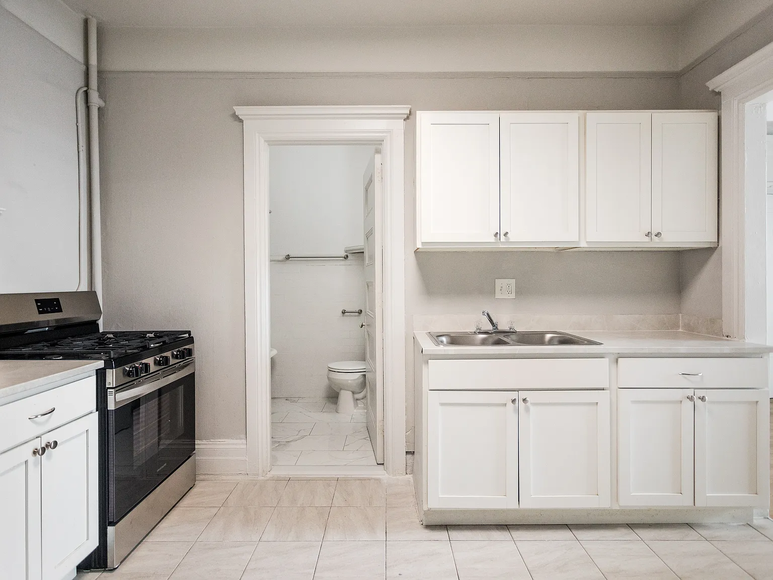 Pasadena Apartments — Photo 4
