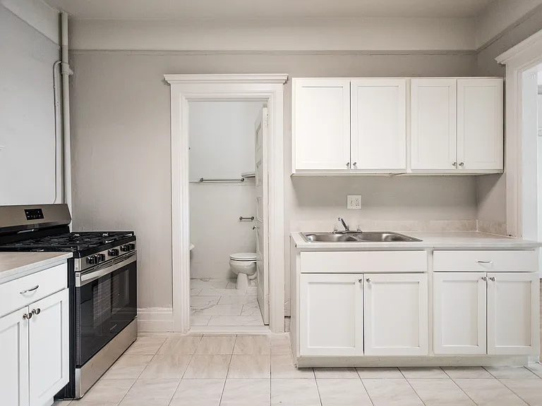 Pasadena Apartments — Photo 4