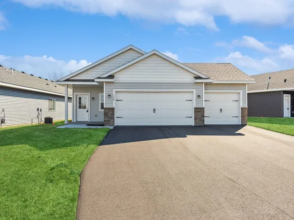 126 9th Ave NE, Isanti, MN 55040