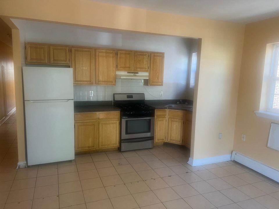 1st image of 3041 Wilson Ave Floor 1