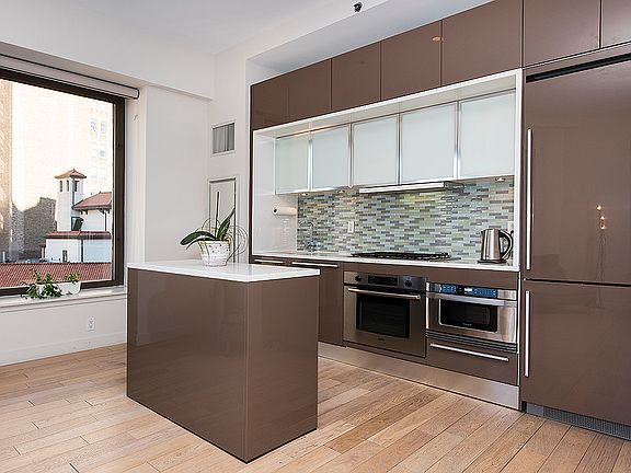 3rd image of 75 Wall St APT 29F