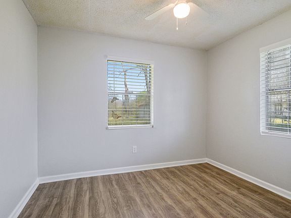 5th image of 715 Central Rd