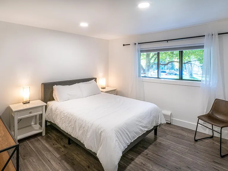 1316 Vine St — Photo 8