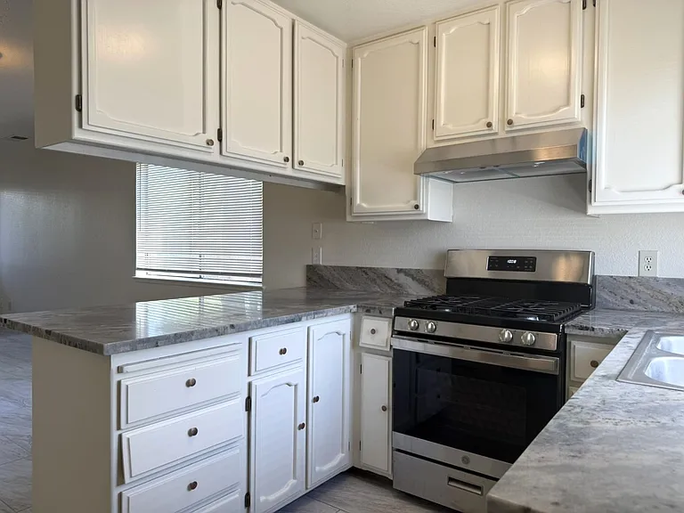 1310 Loughborough Dr — Photo 13