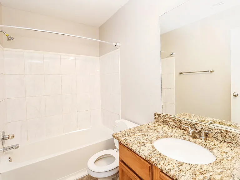 1101 Edinburg Dr — Photo 10