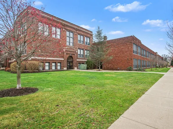 500 Erie St Unit 213, South Haven, MI 49090