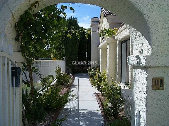 2nd image of 5237 Crooked Valley Dr