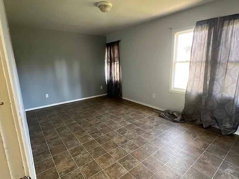 2421 Central Ave — Photo 20