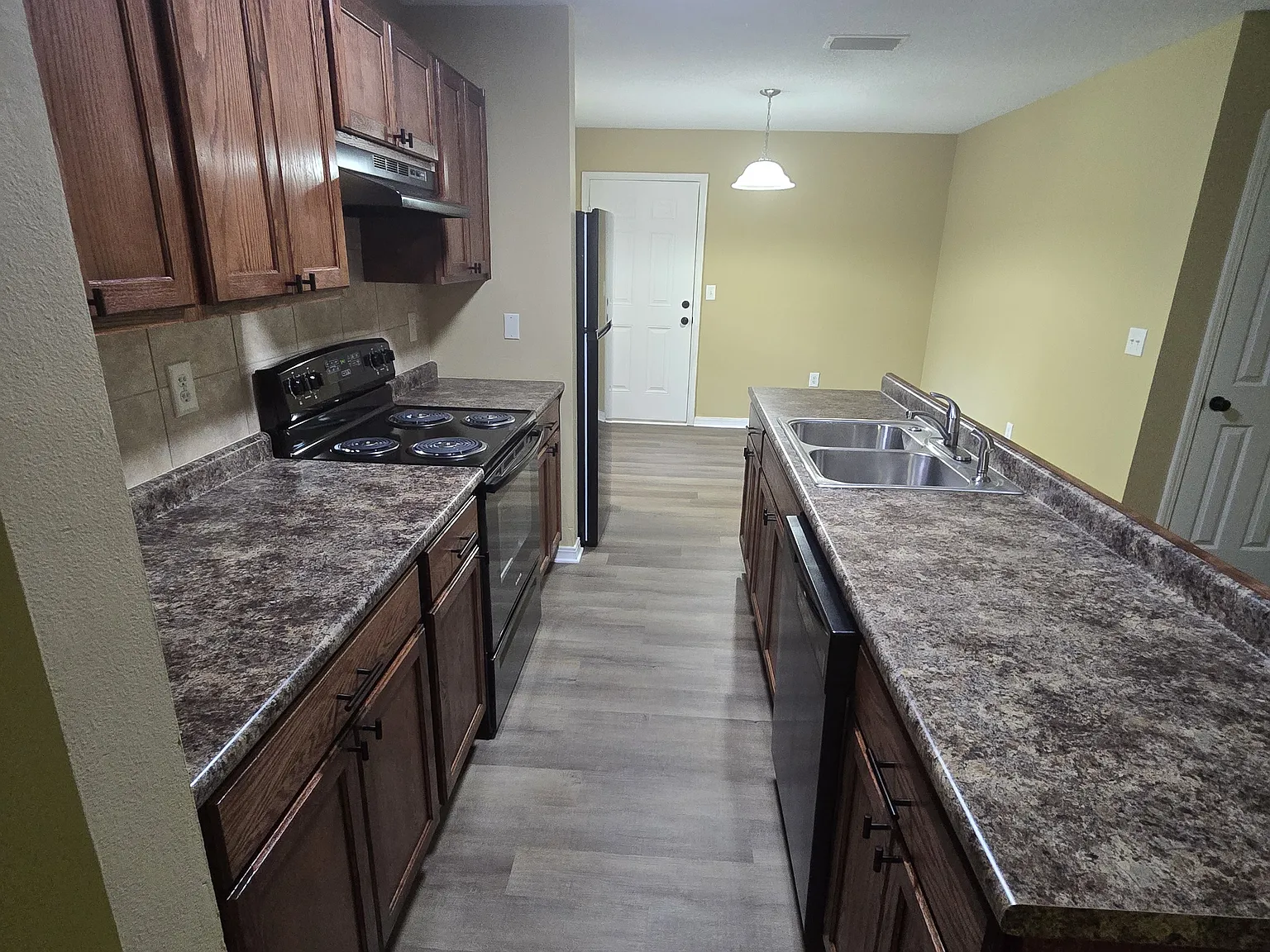 3 bed, 1320 sqft, $1,700 — Photo 3