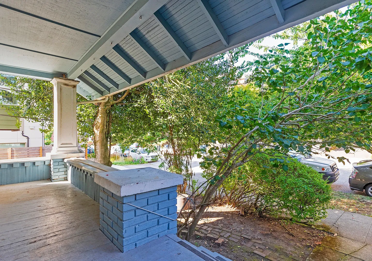 Craftsman House on Quiet Street with Backyard--1 Block to Restaurants — Photo 2