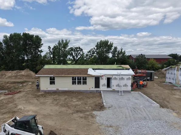 1284 E Bluff ROAD, Whitewater, WI 53190