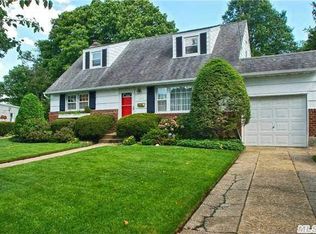 320 Arlene Dr, East Meadow, NY 11554