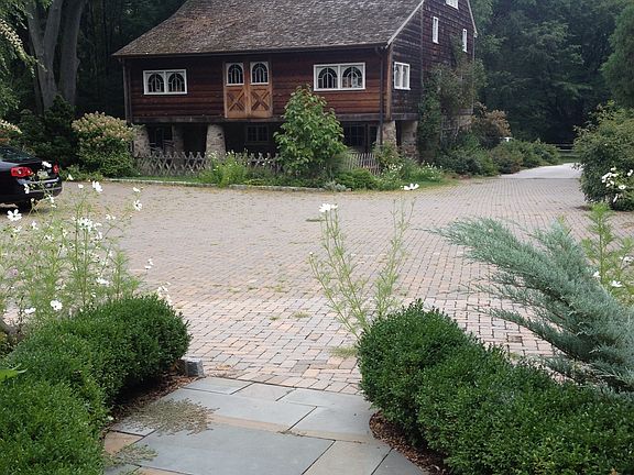 parking courtyard for you