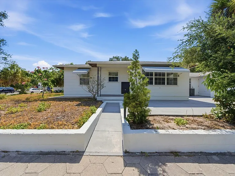 1647 Bay St SE — Photo 40