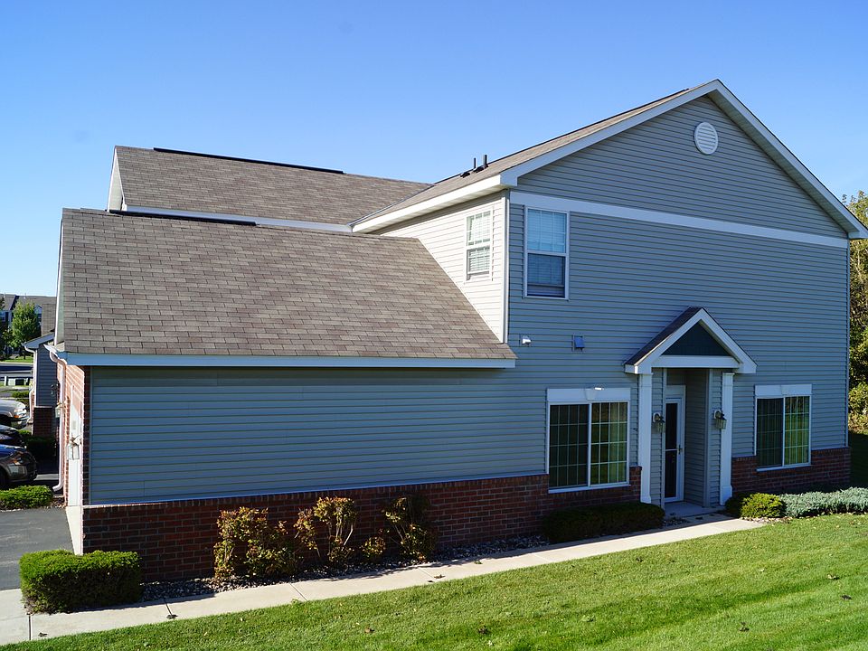 2nd image of 8094 Stratford Cir S