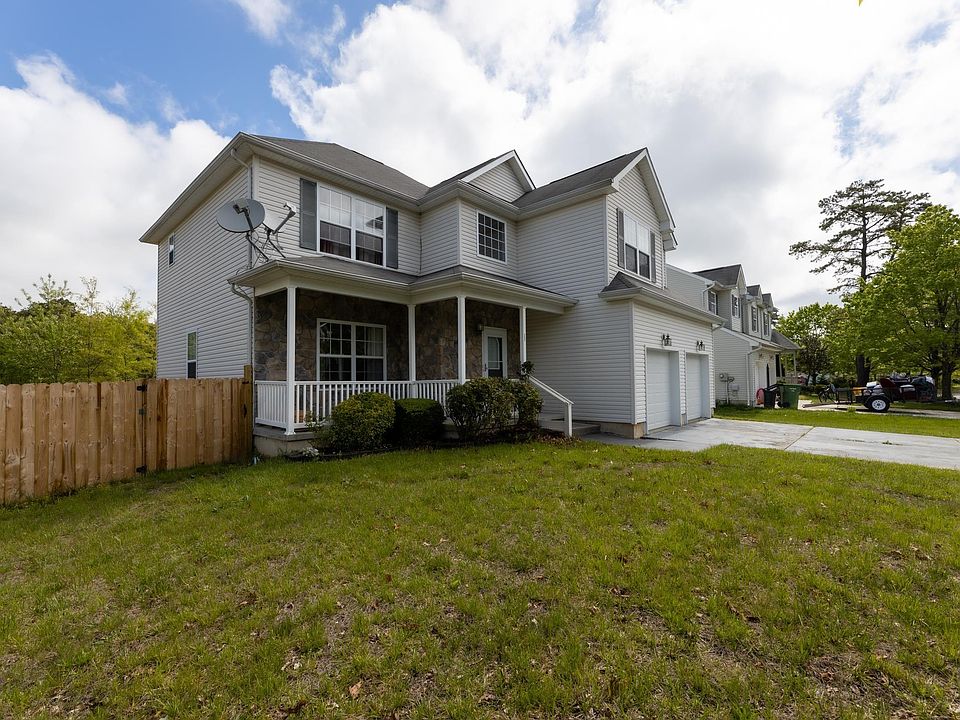 1st image of 22 Ravenwood Dr