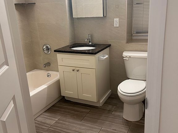 5th image of 10822 50th Ave Unit 1R