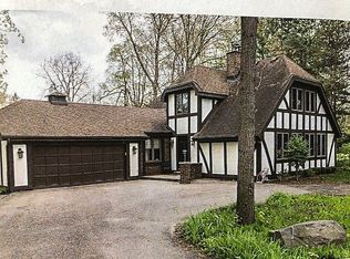 1498 Long Lake Dr, Brighton, MI
