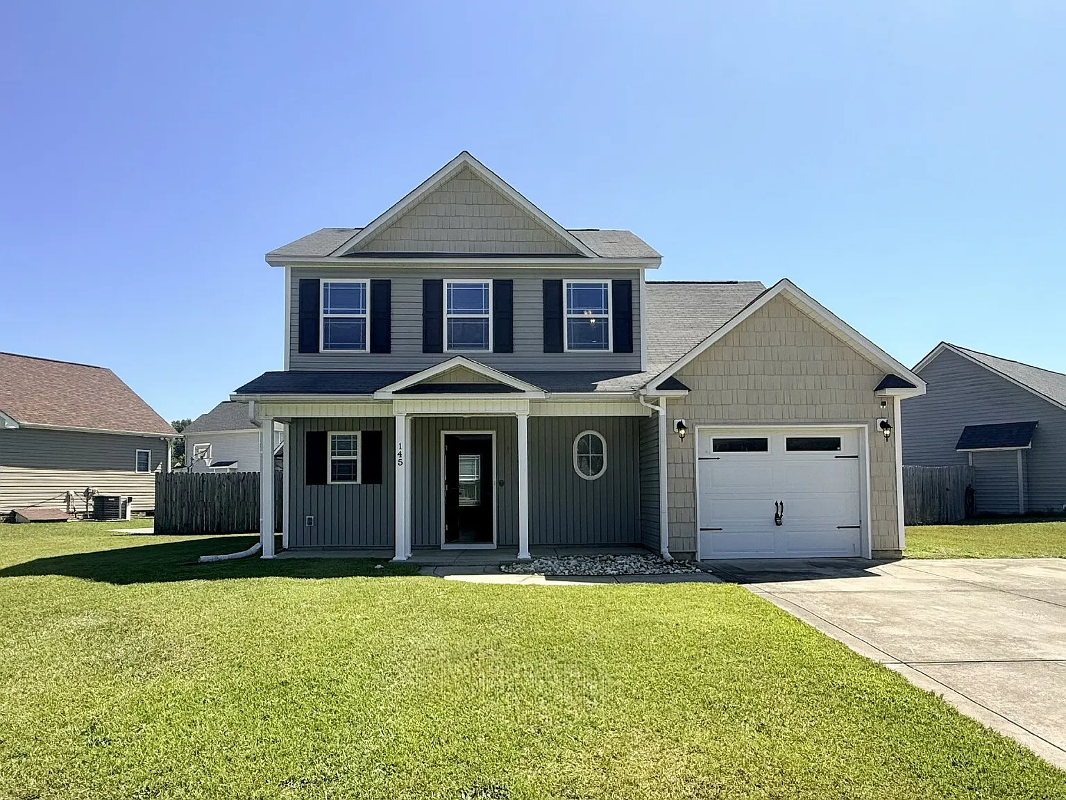 3 bed, 2.5 bath, 1429 sqft, $1,700 — Photo 1