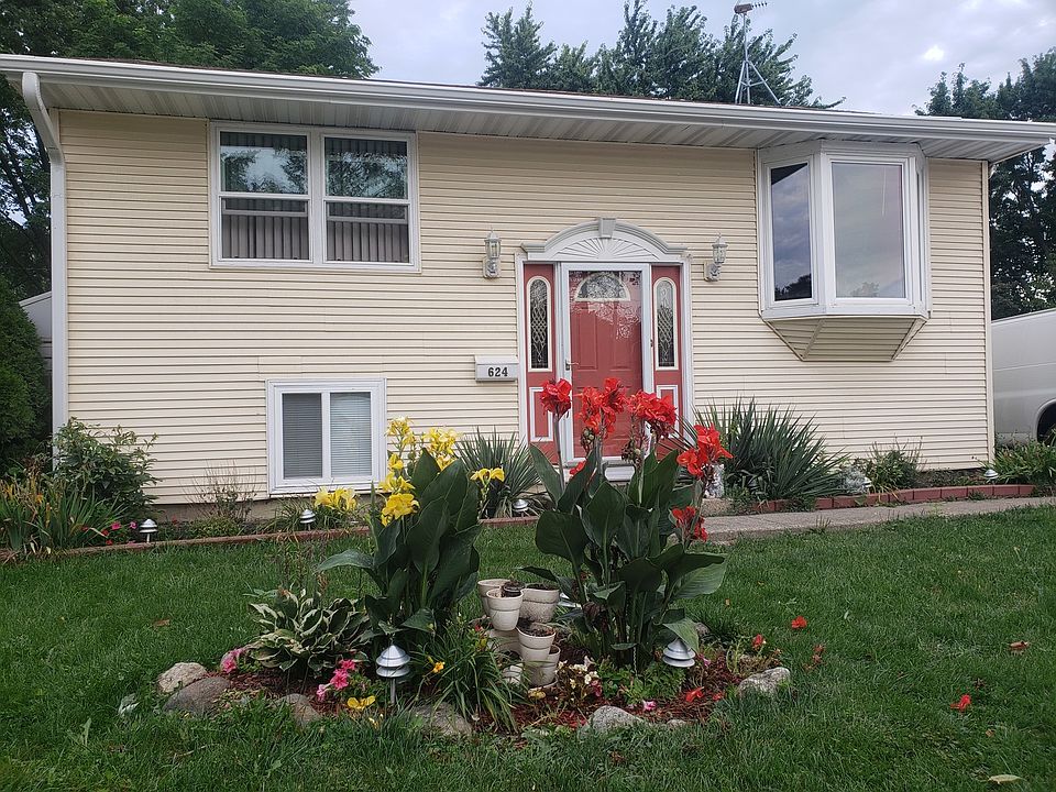1st image of 624 Westwind Dr