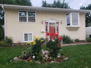 624 Westwind Dr, Carpentersville, IL
