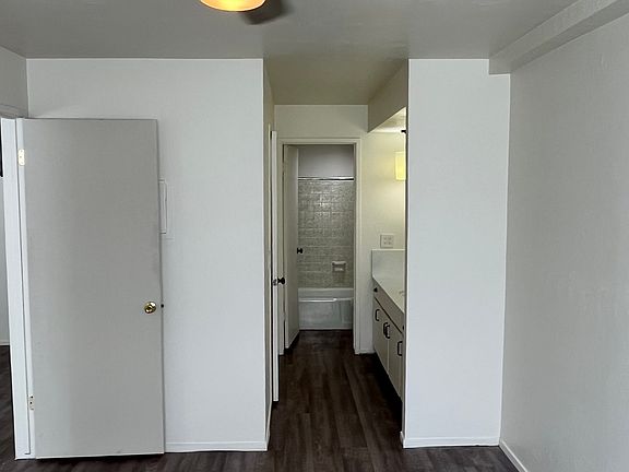 2nd image of 475 E 600 S #1B-1Ba-600Sqft