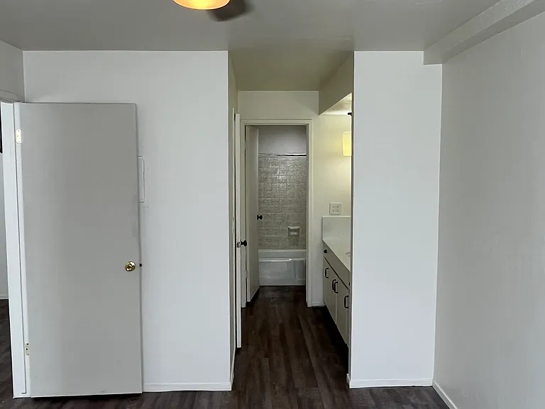 Caledonian Apartments — Photo 19