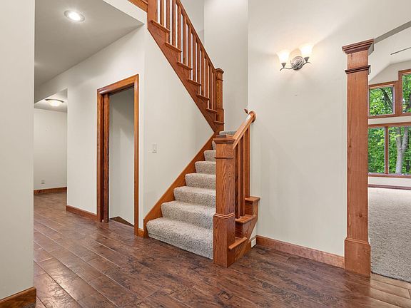 4th image of 64 Nicholas Dr