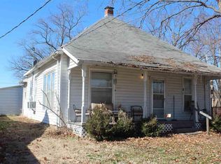 305 S 7th St, Deepwater, MO 64740