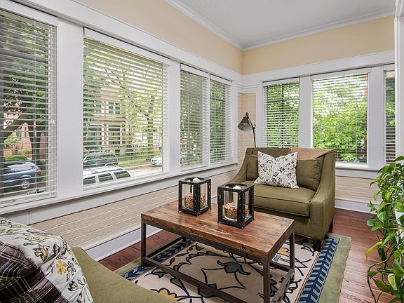 3rd image of 3631 N Janssen Ave #1