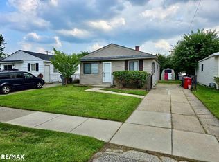 19806 Woodward St, Clinton Township, MI 48035