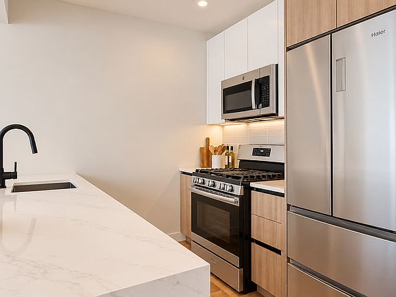 4th image of 2155 Caton Ave APT 2G