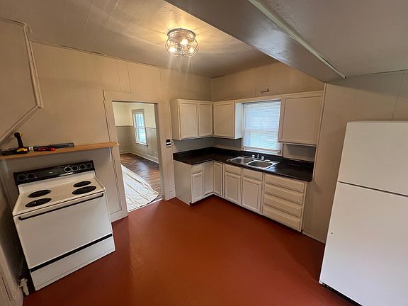 2nd image of 1113 E Avenue B