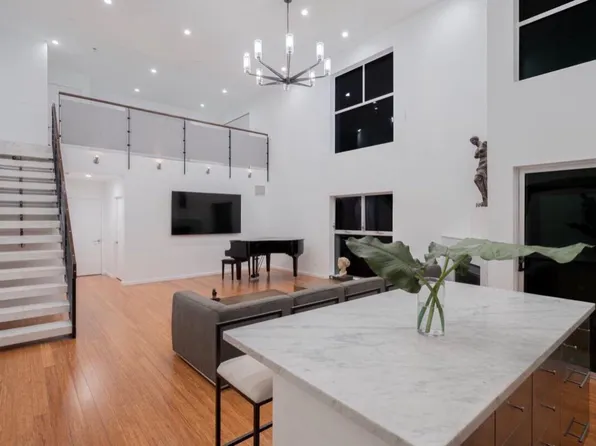 7062 Hawthorn Ave APT 202, Los Angeles, CA 90028